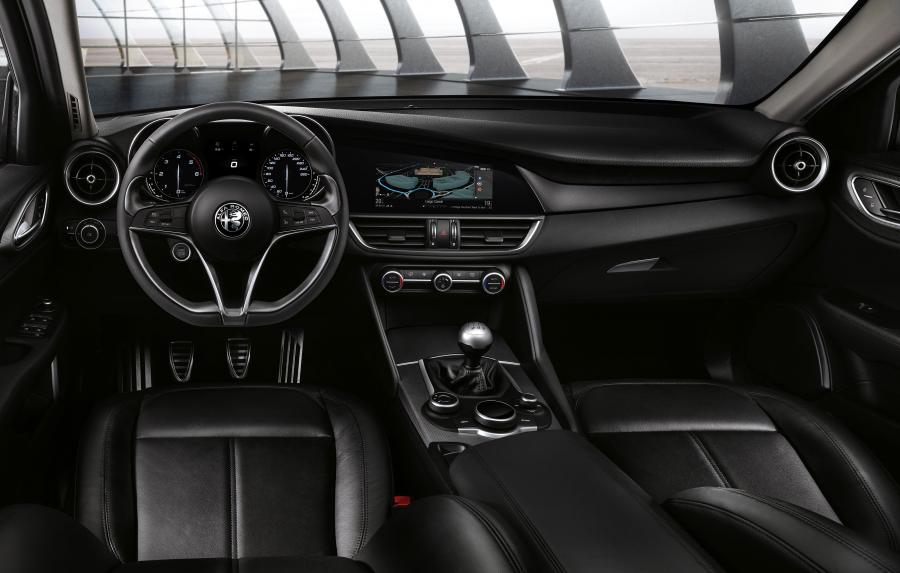  Alfa Romeo Giulia 2016 года  (фото 3 из 3)